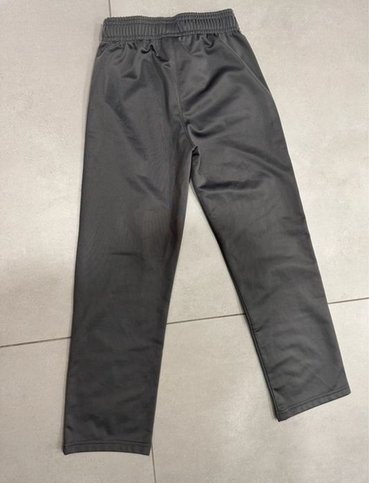 Spodnie under armour sportowe dla chlopca 7 lat 122cm