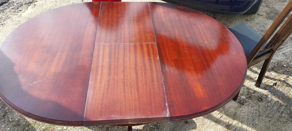 Messa de madeira redonda estencivel