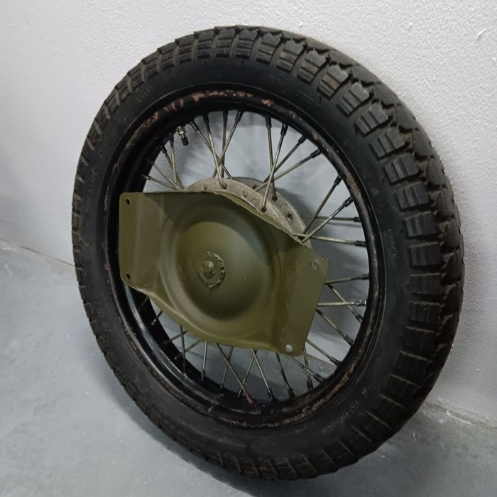 Roda antiga para decoração motas antigas