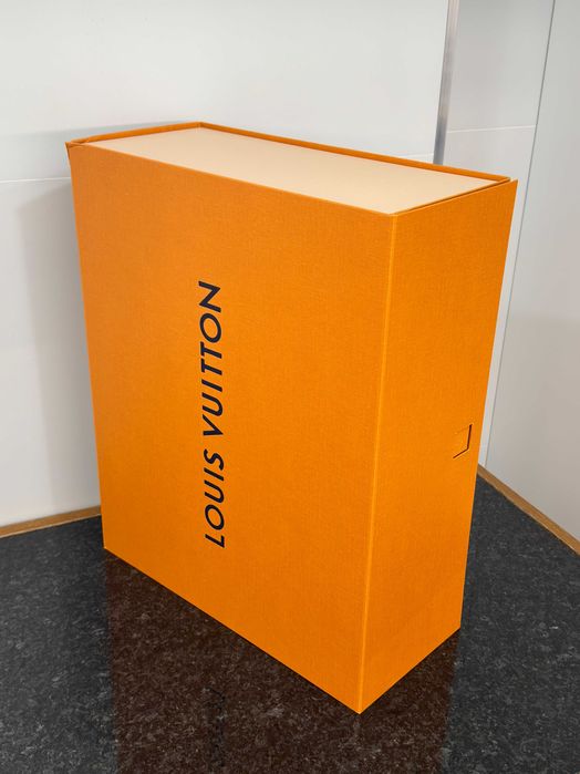 Louis Vuitton - Caixa + Saco
