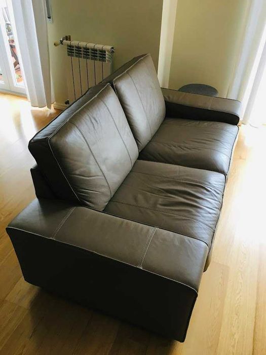 Sofá 2 Lugares + Repousa-pés KIVIK Pele Beje