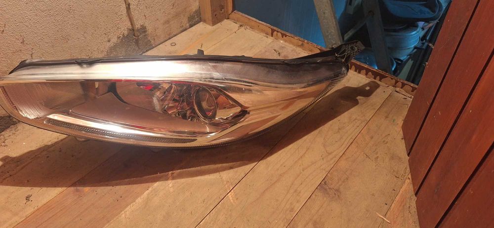 Farol esquerdo ford fiesta
