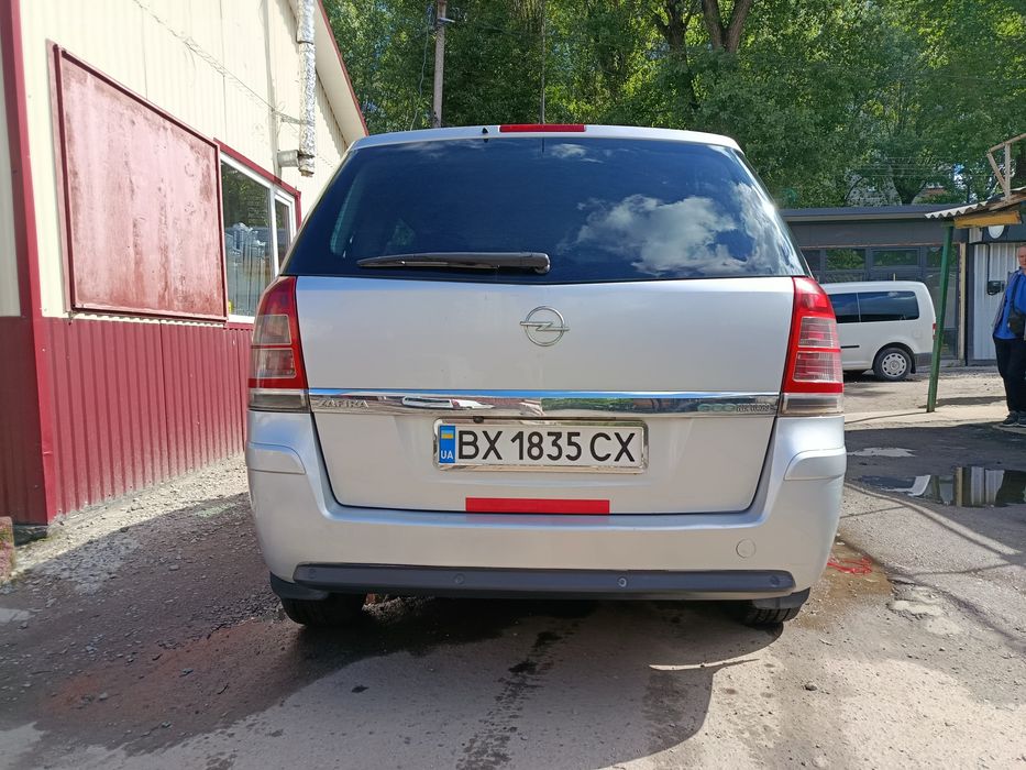 Продам Опель Зафіру.