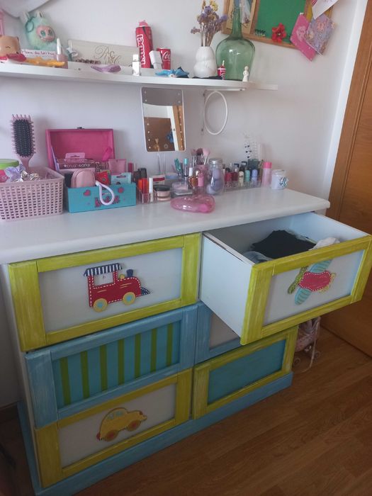 Quarto criança conjunto moveis cama, cómoda, mesa cabeceira
