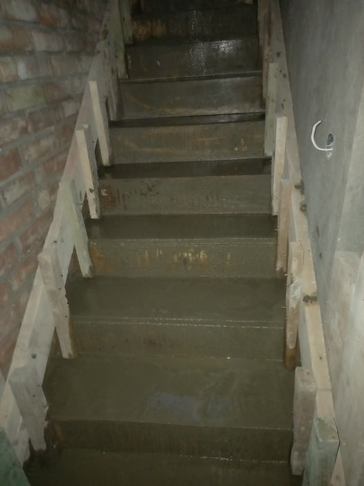 Сходи бетонні, монолітні.