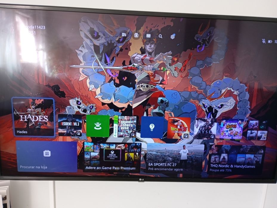 Xbox One X Project Scorpio 1TB c/comando e jogo