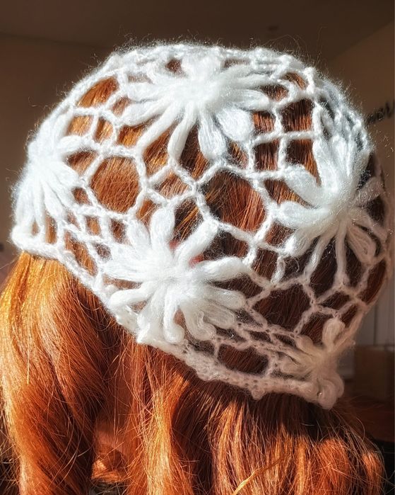 Gorro de lã recortado branco