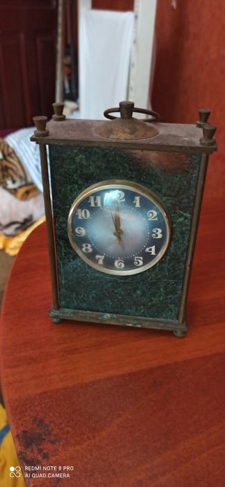 Часы настольные каменние