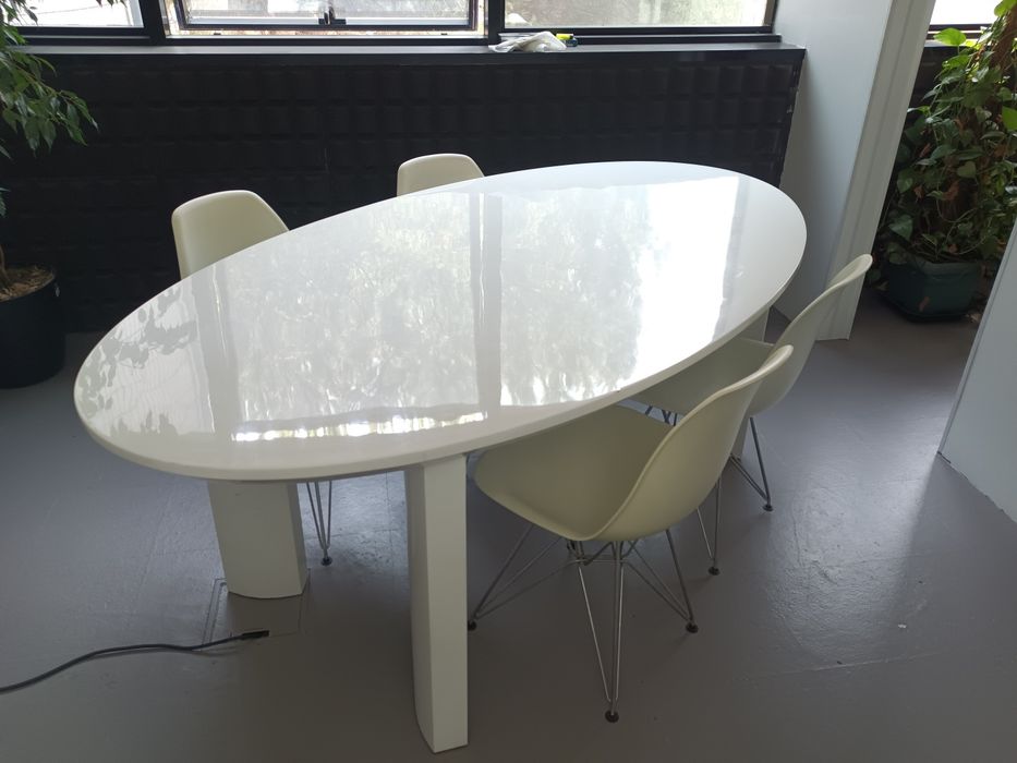 Mesa e quatro cadeiras 100x120x180 cm