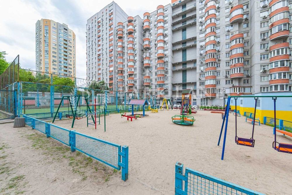 Продаж трьохкімнатної квартири з ремонтом в Києві, Голосіївський район