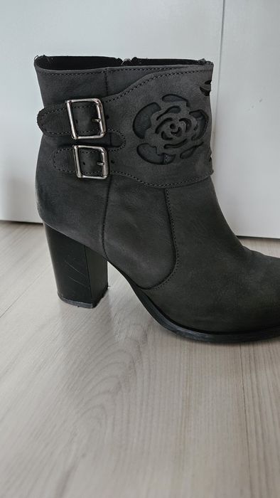 Szare czarne buty botki 38 na obcasie zimowe