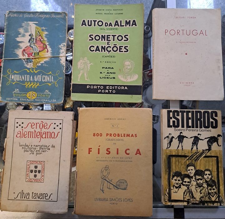 Livros de escola antigos