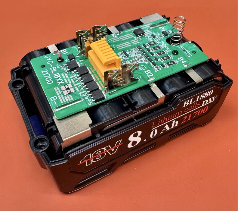 Аккумулятор Makita LXT  18V 8A новый