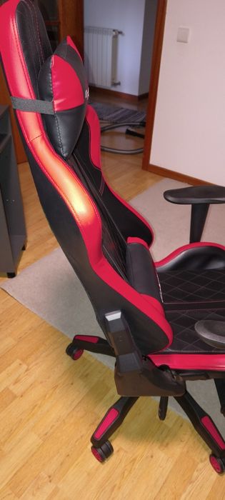 Cadeira gaming super conservada e pouco usada