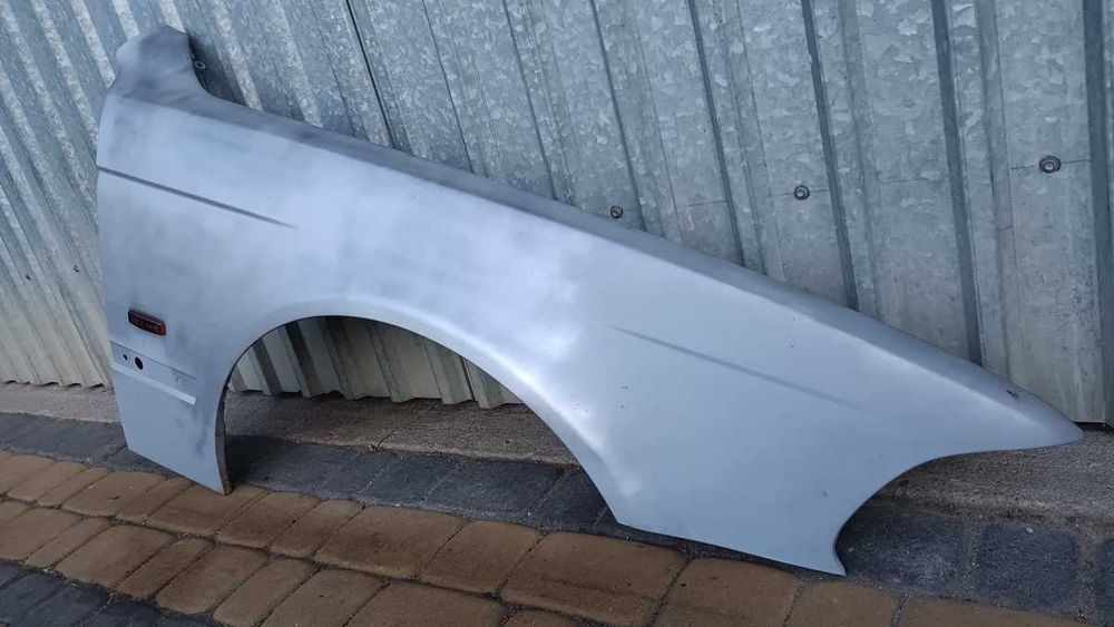 Błotnik Prawy Przód Bmw E39 sedan kombi