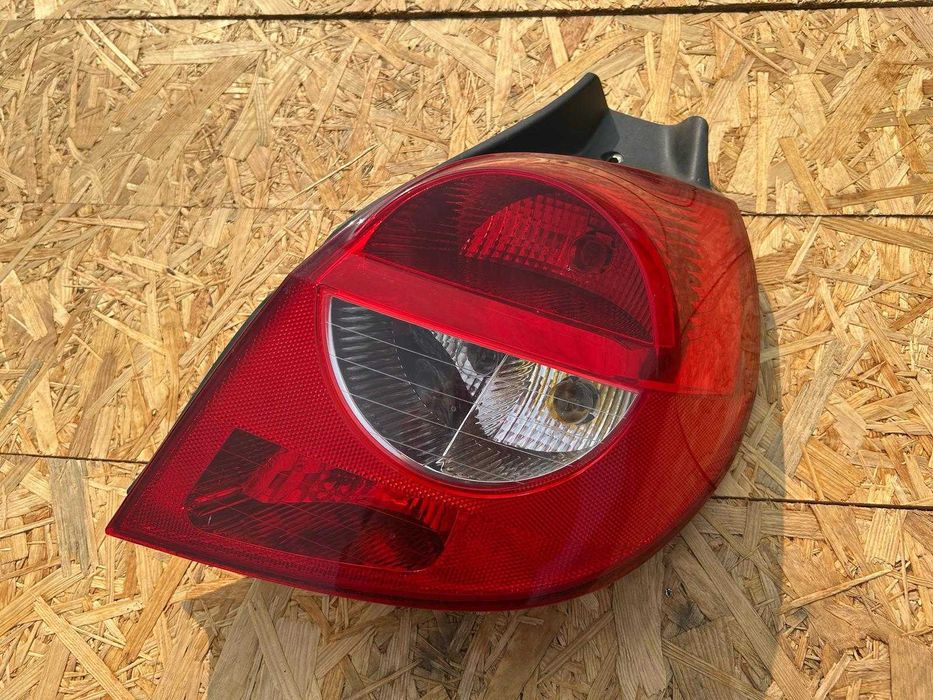 Lampa prawa tylna Renault Clio III HB 5D