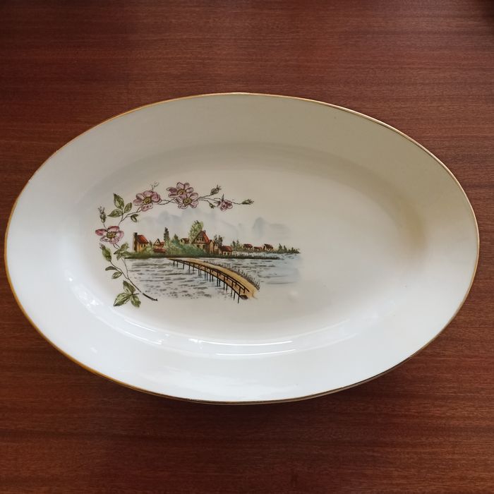 Travessa oval Vista Alegre 1922/47 motivo Paizagem