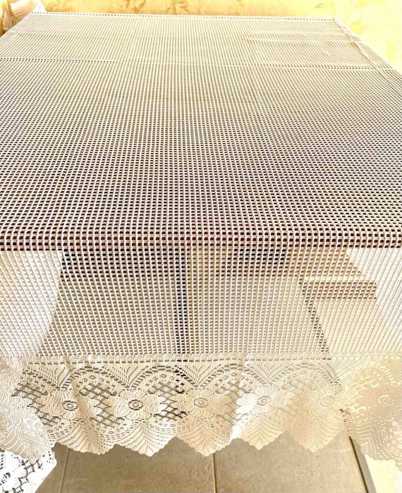 Скатертини різні