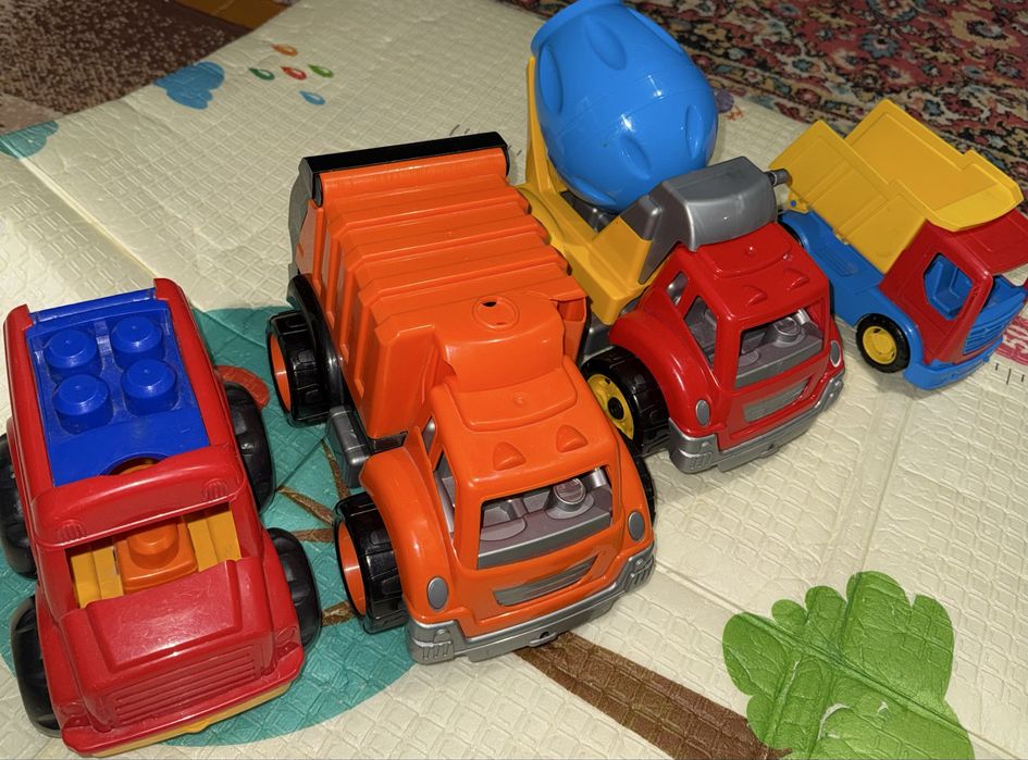 Машинки великі лот