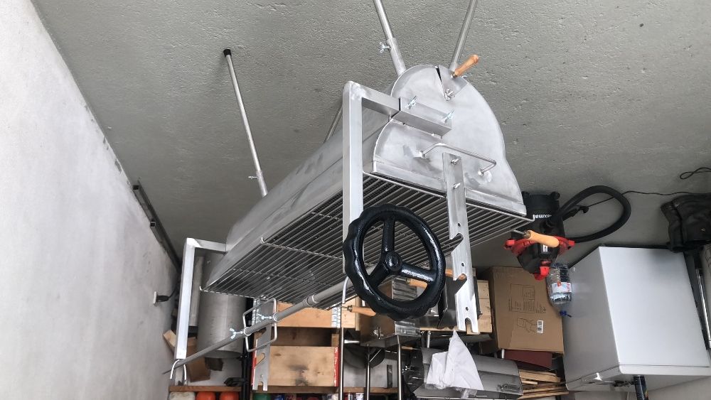 Churrasqueira inox pernil, fevras e frangos