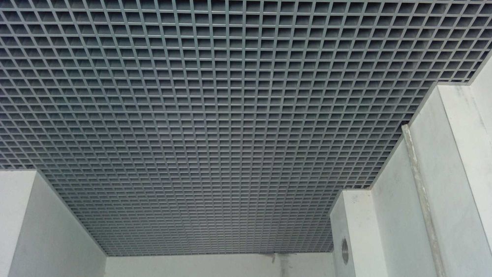 Штукатурка, шкаклівка, шпалери, плитка, ламинат.