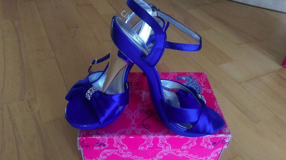 Niebieskie buty rozmiar 39