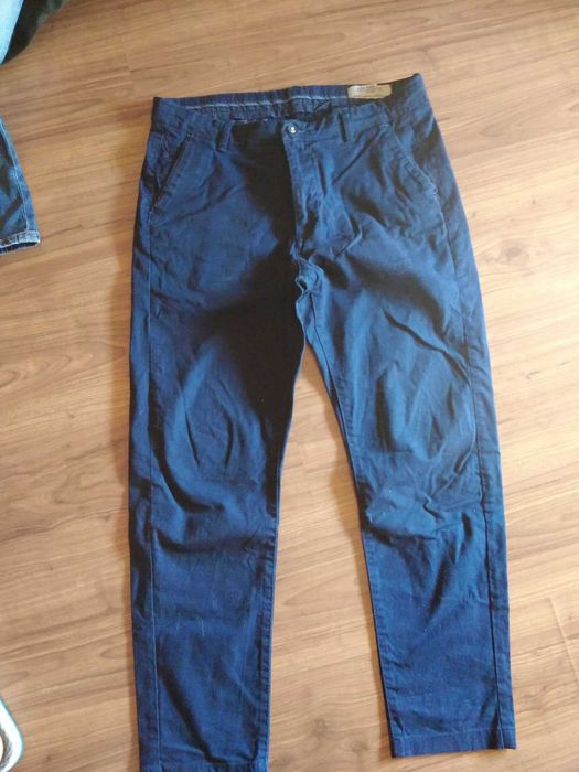 3 calças de ganga + 1 calça oferta