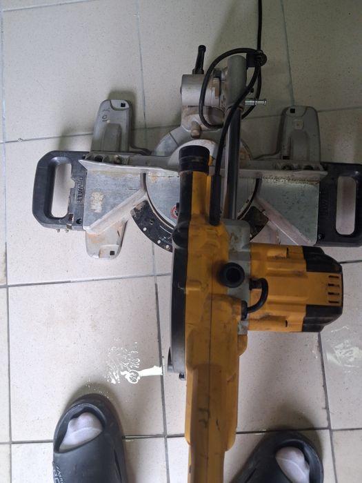 DEWALT DWS773 Торцовка