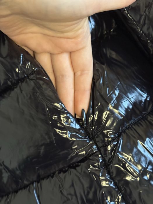 Ciepła zimowa kurtka z kapturem ze sztucznym futrem