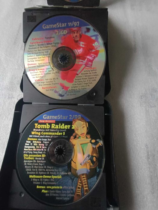 Zestaw starych gier PC w etui - 11 sztuk