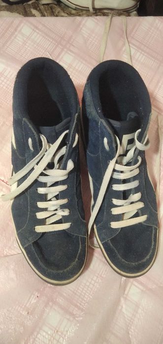 продам кроссовки