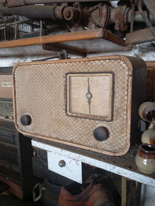 Vendo este radio muito bonito bom estado a trabalhar muito bem