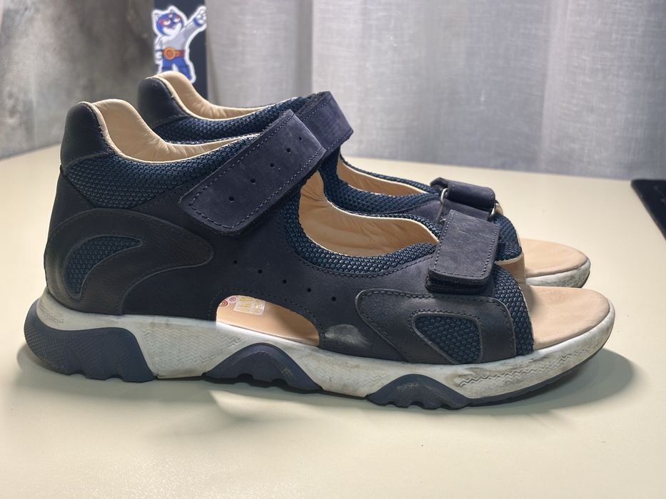 Продам літні сандалі для хлопчика 38 р