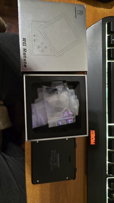 Ambernic RG rotate black
