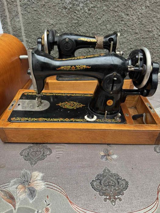 Продам швейную машинку Зингер