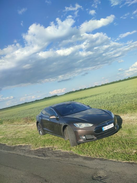 Tesla Model S 400к.с