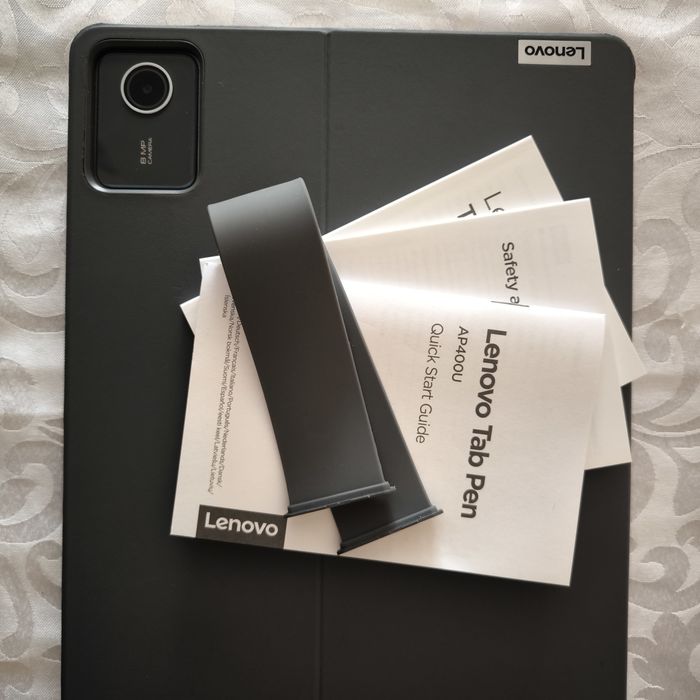 Tablet Lenovo M11 com capa e caneta