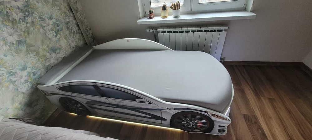 Ліжко-машинка дитяче