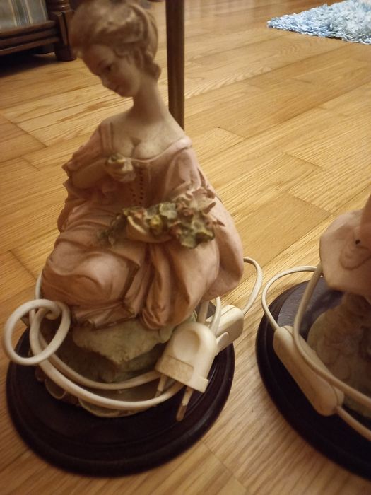 Par de candeeiros em bom estado