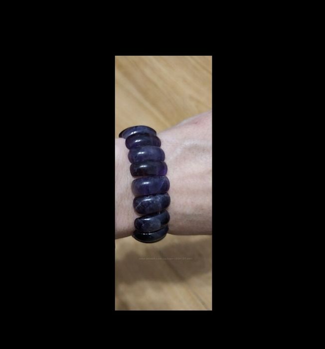 Різнокольорові буси, браслети