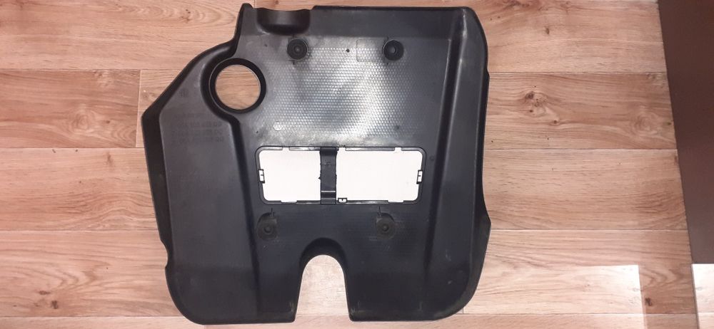 Декоративна кришка мотора шкода октавія