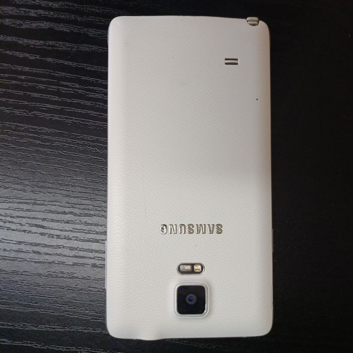 Samsung Galaxy Note 4 3/32  5,7 дюймов и QuadHD-разрешением