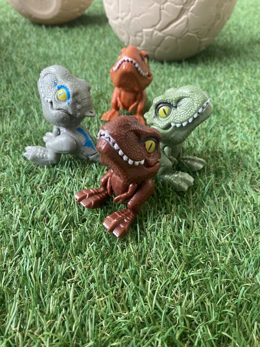 Dinossauros interativos comilões