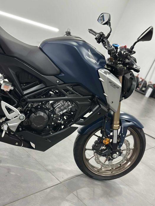 Vendo Honda CB125R Como Nova