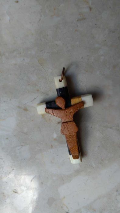 Krzyżyk drewno i kość