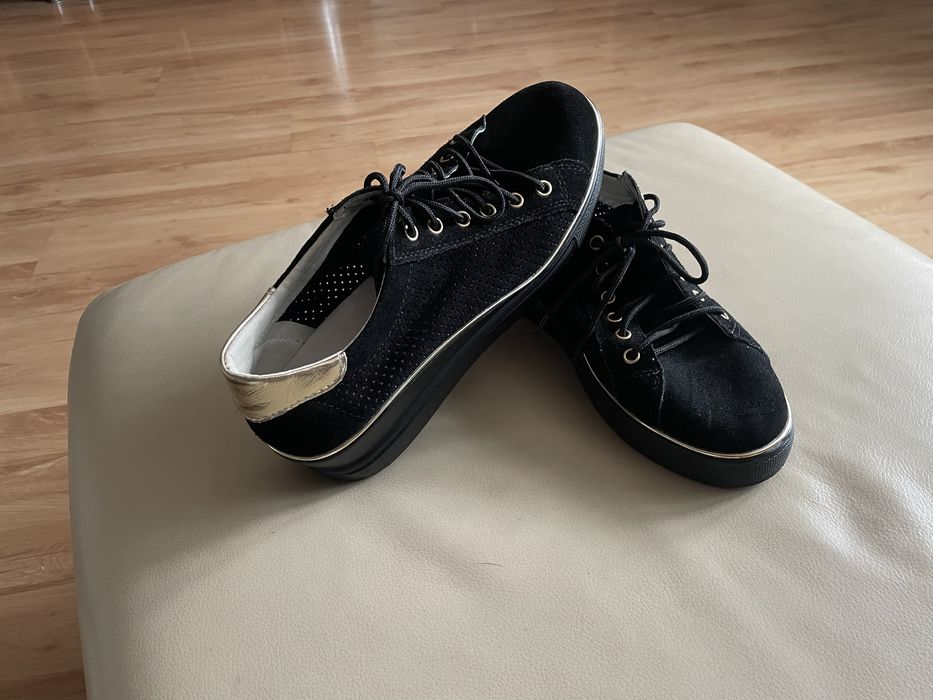 Czarne sneakersy ALAINA
