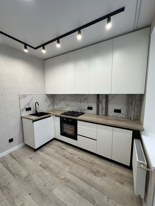 Новенька 1к 32 м2 Київський Маєток . Мінімальне оформлення