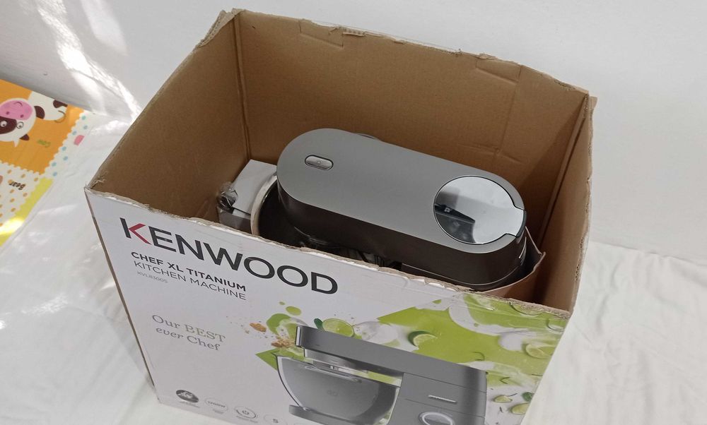 Кухонна машина Kenwood Chef XL Titanium KVL8300S — БЕЗ ДОД. НАСАДОК