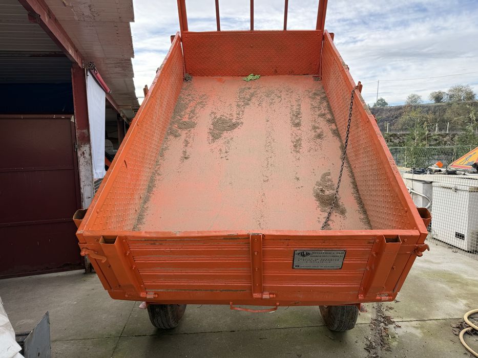 Reboque agricula basculante