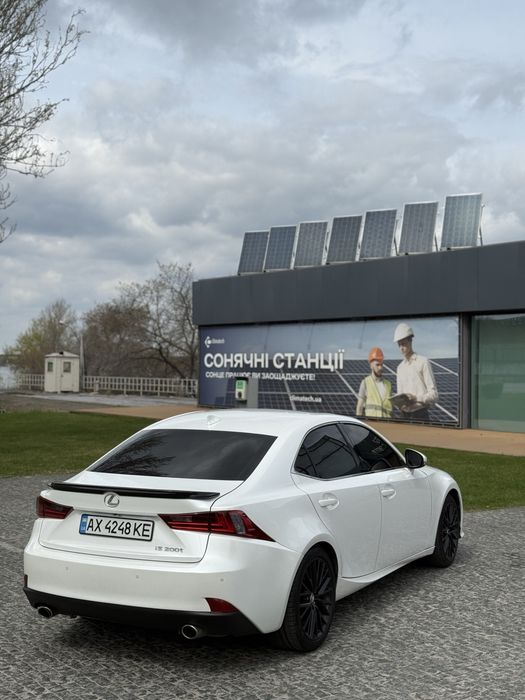 Lexus IS 200t 2016 год